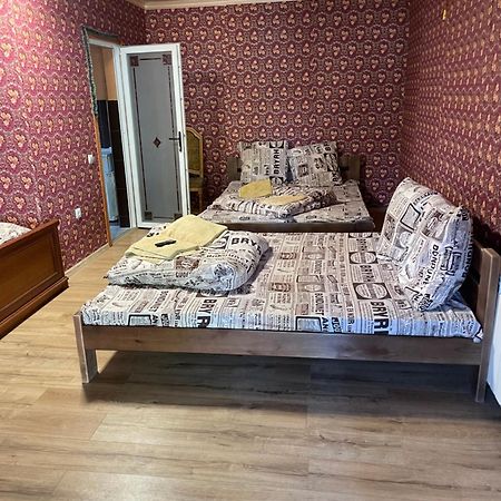 Отель Біля Озера Mukaçeve Dış mekan fotoğraf